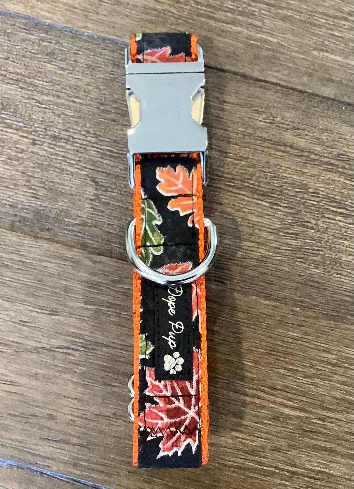 Autumn Dog collar with Falling Leaves