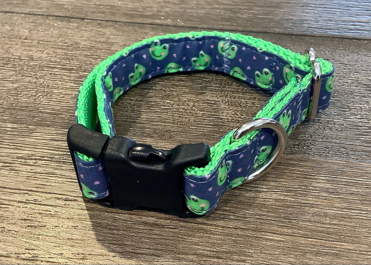 Fun Dog Collar with green frogs