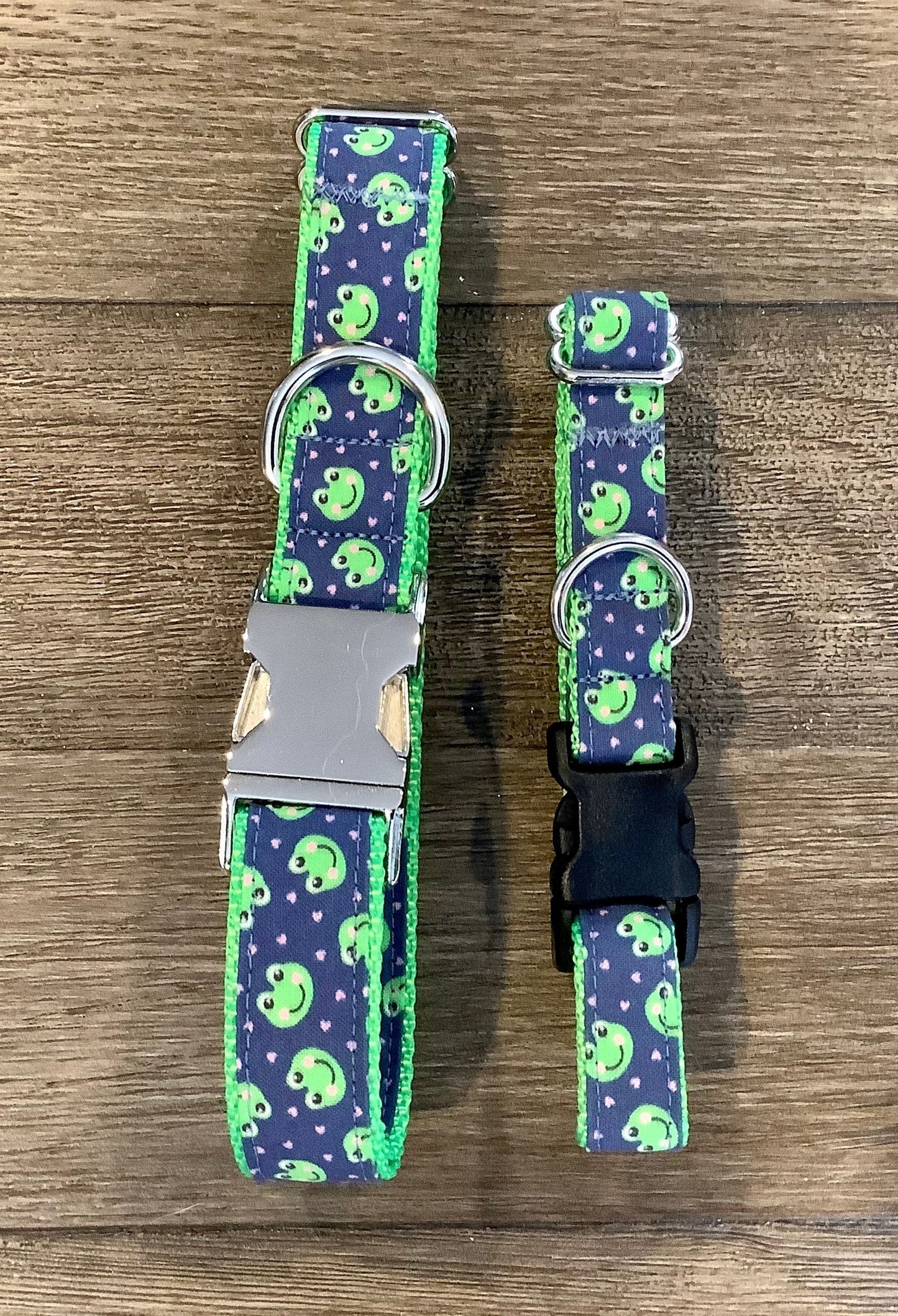 Fun Dog Collar with green frogs