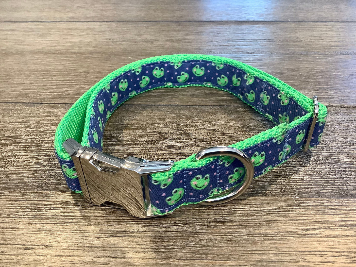 Fun Dog Collar with green frogs